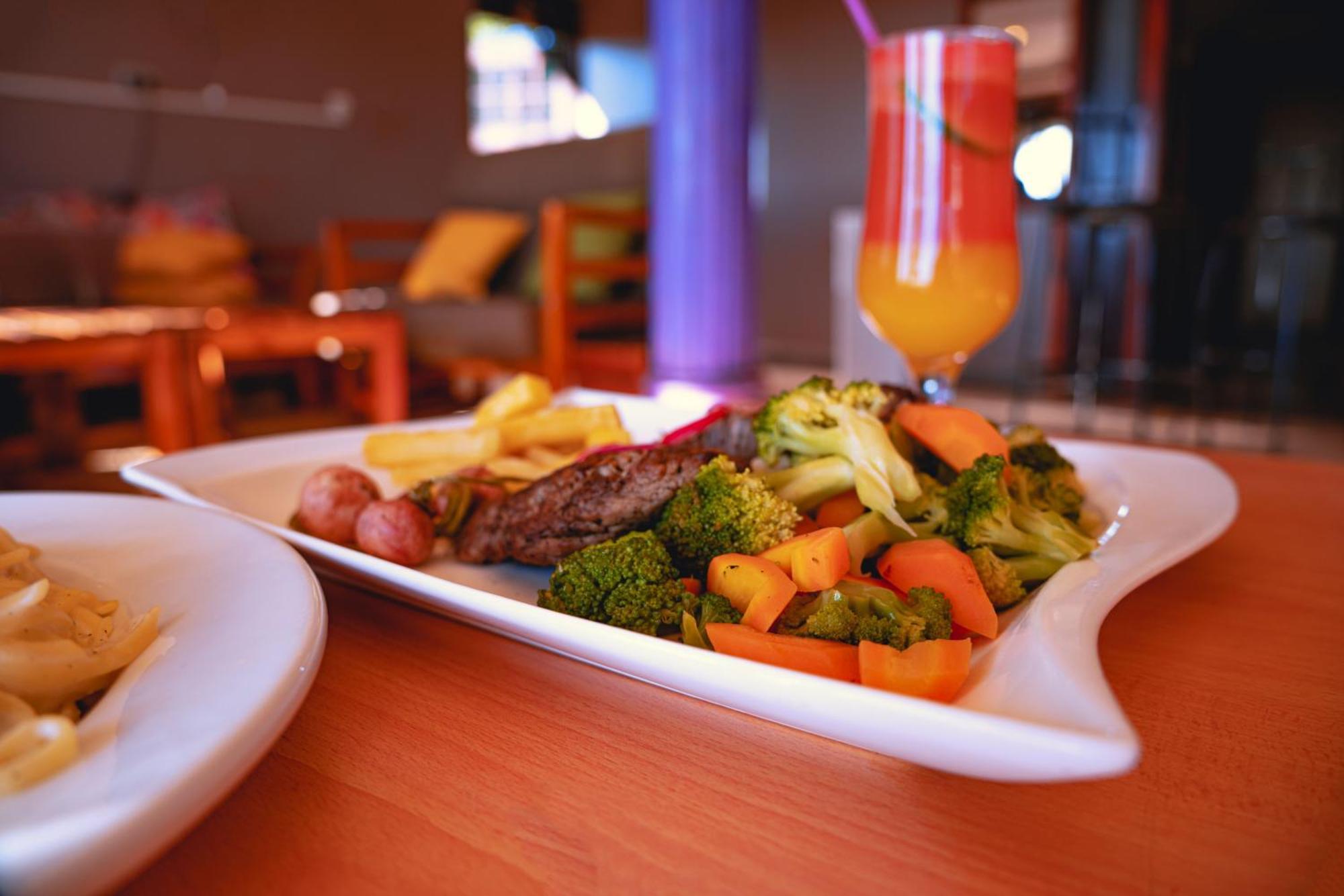 Golden Quest Hotel Entebbe Zewnętrze zdjęcie