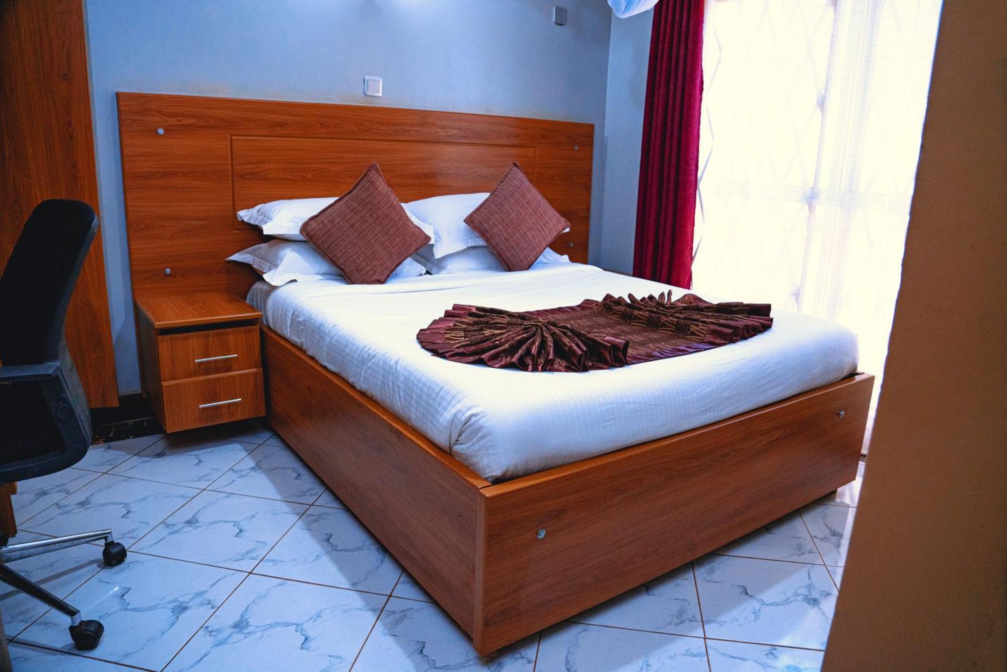 Golden Quest Hotel Entebbe Zewnętrze zdjęcie